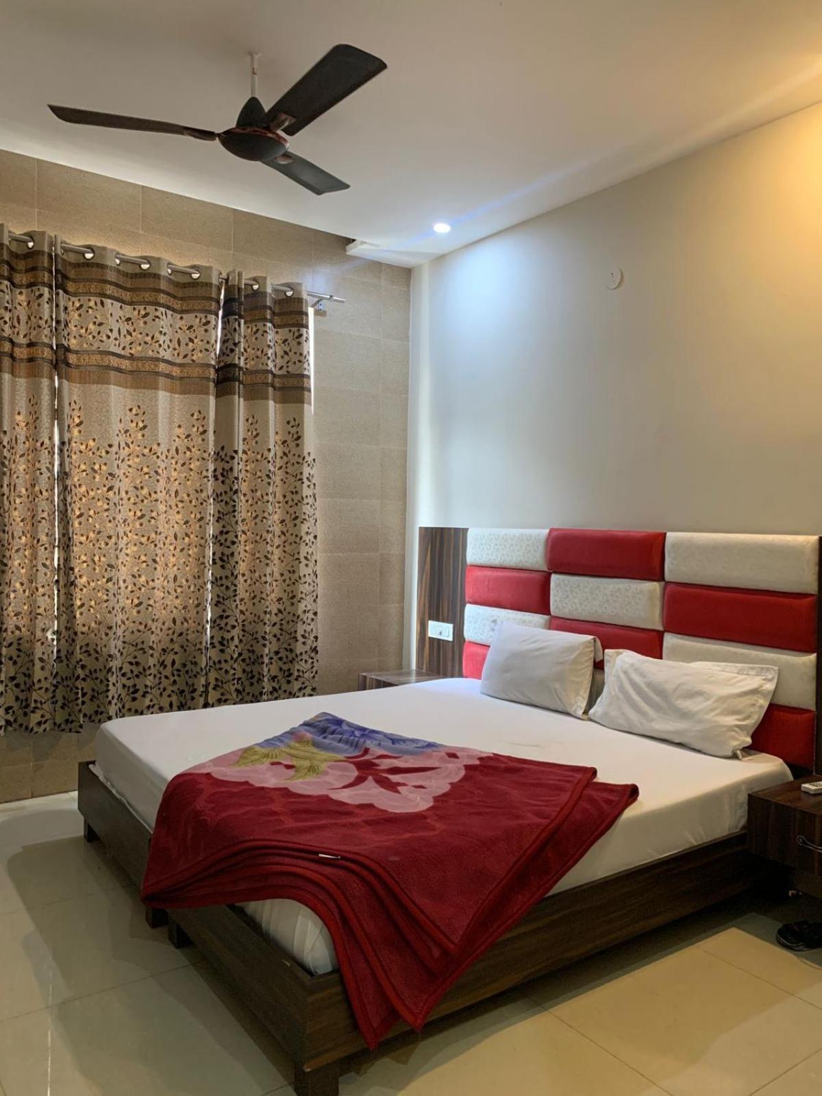 Hotel Sukhman Residency Amritsar Rum bild
